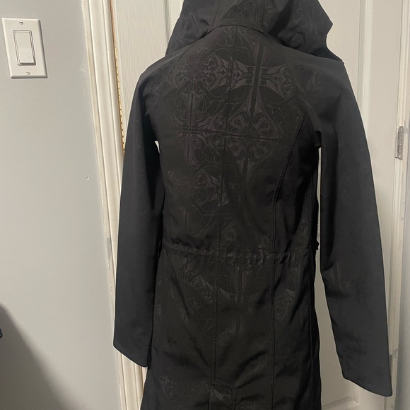 Lululemon long black rain coat size 2 - Picture 6 of 6